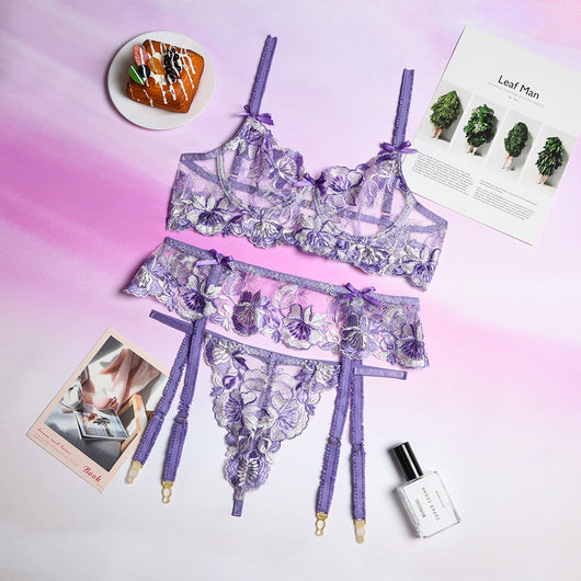 Conjunto de Faja Clásica con Bordado Floral y Patchwork - Image 3