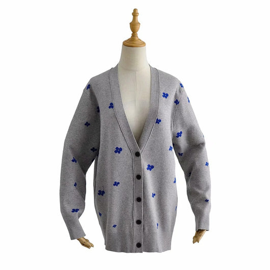 Cardigan Tejido con Bordado de Flores Gris y Azul - Image 14