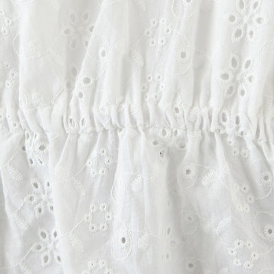 Traje de Pantalón con Escote en V y Detalles de Encaje - Image 5