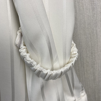 Blusa Blanca con Rayas y Logo Dorado en Acetato Imitación - Image 27