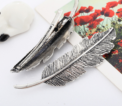 Pasador de Cabello de Hojas Grandes y Plumas - Diseño de Moda Europea y Estadounidense - Image 5