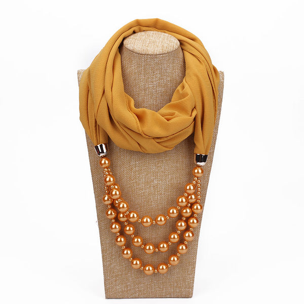 Collar de Perlas con Pañuelo Elegante