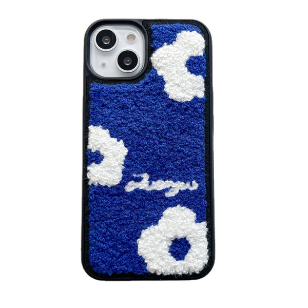 Funda iPhone Floral Invierno Coreana Bordada de Felpa Suave - Image 12