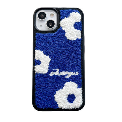 Funda iPhone Floral Invierno Coreana Bordada de Felpa Suave - Image 12