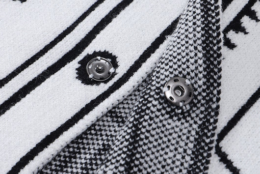 Cardigan Tejido Estilo Cómics Graffiti Blanco y Negro - Image 8