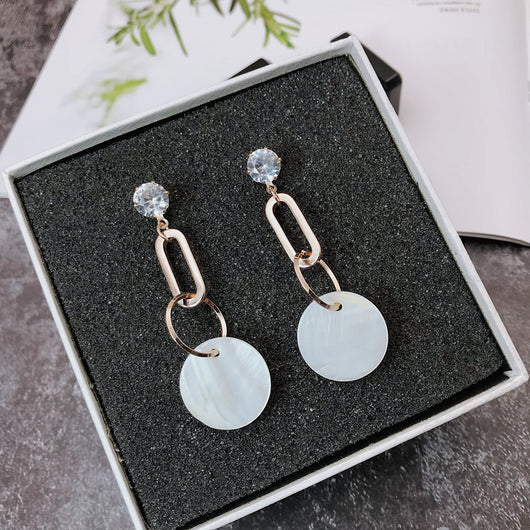 Aretes Coreanos Asimétricos con Flor de Perla y Moño - Image 49