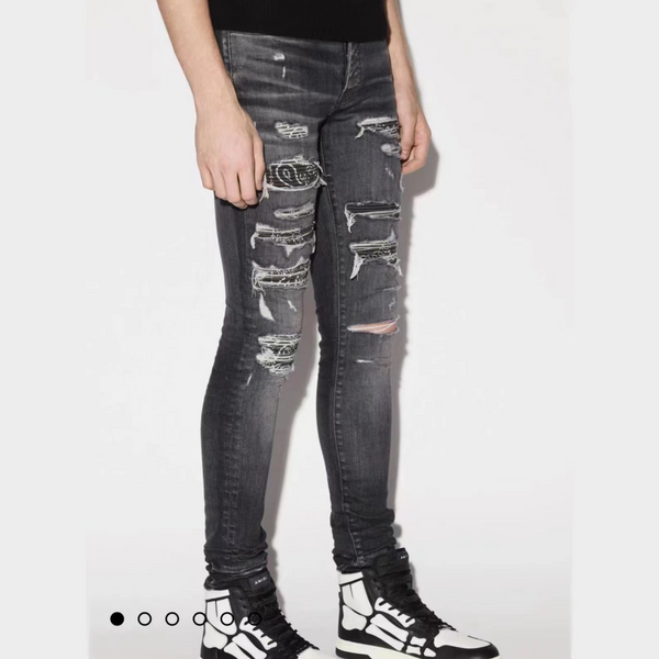 Jeans Slim Fit Gris con Parches de Flores de Marañón y Detalles Perforados