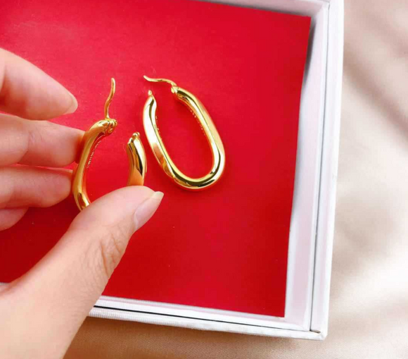 Aretes Dorados en U Oversize