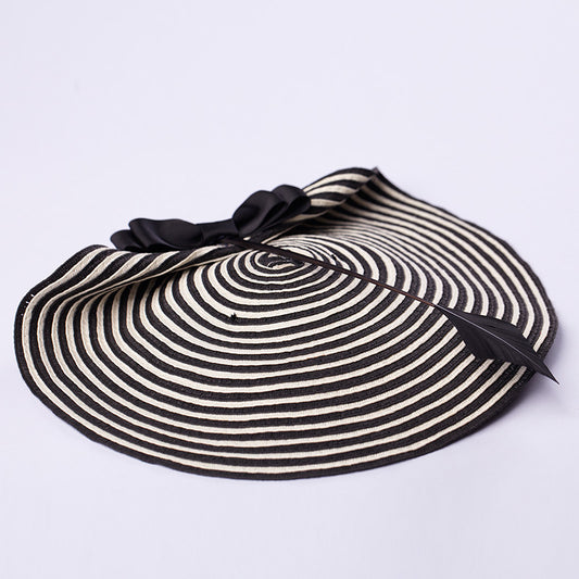 Sombrero de Ala Ancha Artesanal con Rayas Blancas y Negras - Accesorio Vintage Europeo - Image 2