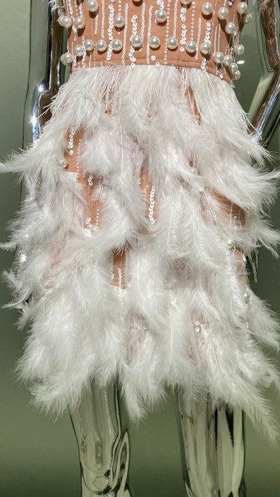 Vestido Corto Ajustado con Cuentas de Industria Pesada y Escote en V - Image 11