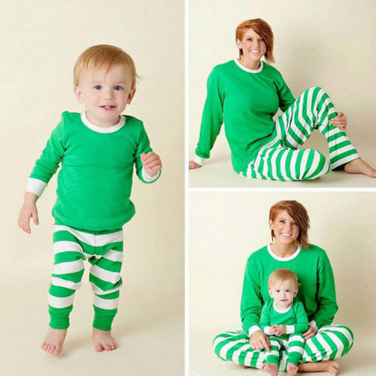 Pijamas Navideños a Rayas para Toda la Familia - Image 3