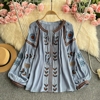 Blusa Elegante con Bordados y Mangas Farol con Cordones - Image 18