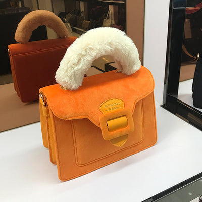 Bolso Navideño de Novia TWIGS Terciopelo y Pelaje Crossbody - Image 13