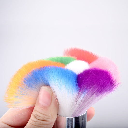 Cepillo de Uñas con Mango Metálico Tipo Pétalo - Image 3