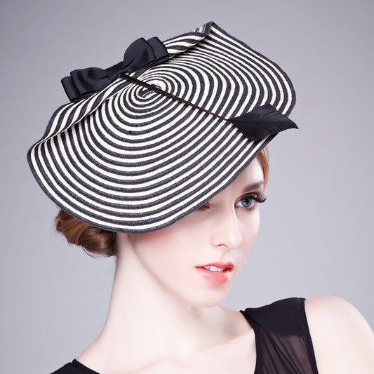 Sombrero de Ala Ancha Artesanal con Rayas Blancas y Negras - Accesorio Vintage Europeo
