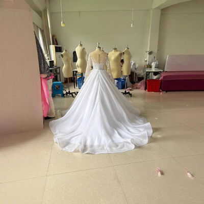 Vestido de Novia Largo con Hombros Descubiertos y Bordados Elegantes - Image 5