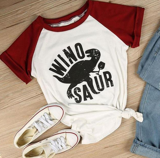 Playera de Algodón con Cuello Redondo y Mangas Raglán Estampada