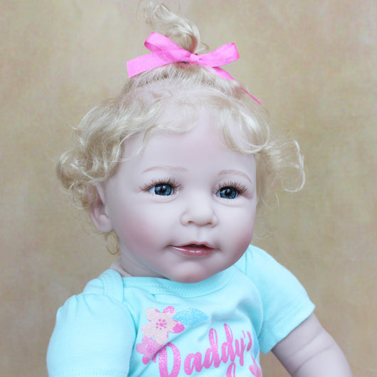Muñeca Reborn de Tela 55cm - Bebé Realista con Cuerpo Suave - Image 6