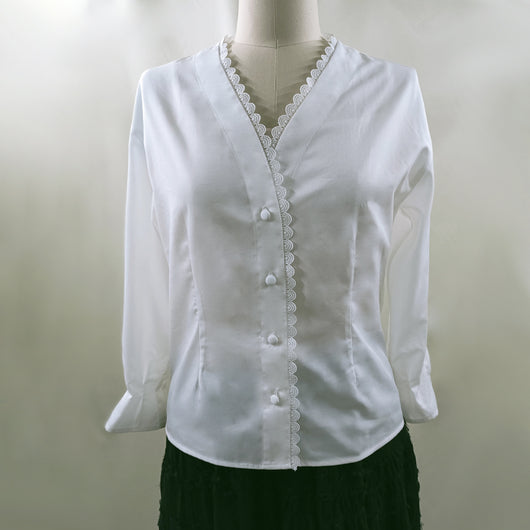 Blusa Blanca de Encaje con Cuello V, Fibra de Rosa y Aroma Floral - Diseño Premium