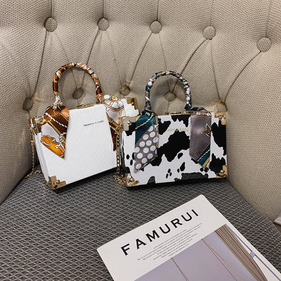 Bolso Bandolera Cuadrado Pequeño con Cadena para Mujer - Image 4