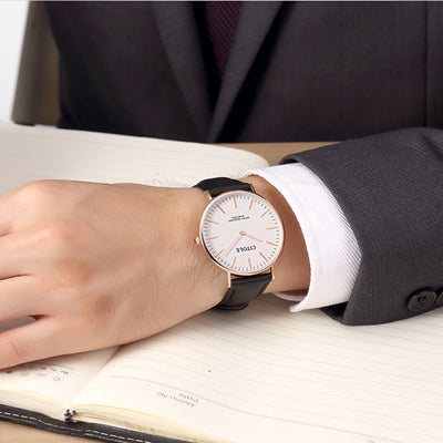Reloj de Pareja con Esfera Grande y Correa de Cuero - Image 9