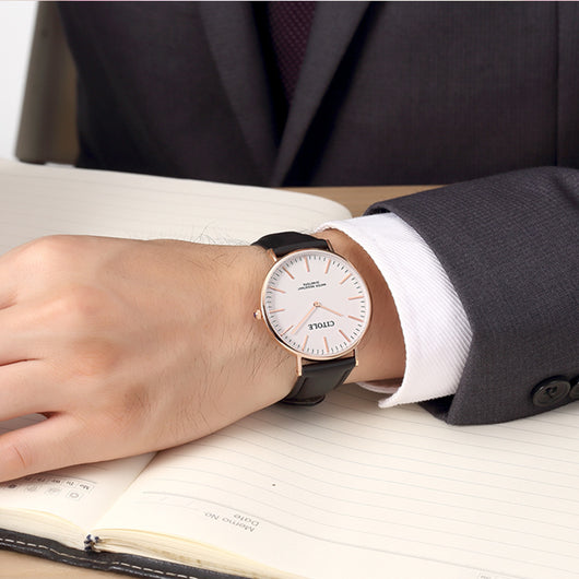 Reloj de Pareja con Esfera Grande y Correa de Cuero - Image 9