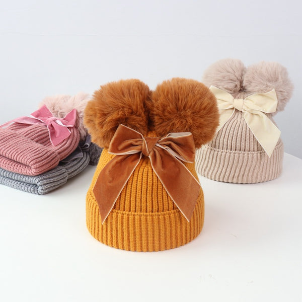Gorro Tejido con Doble Pompón - Calidez y Estilo para el Invierno