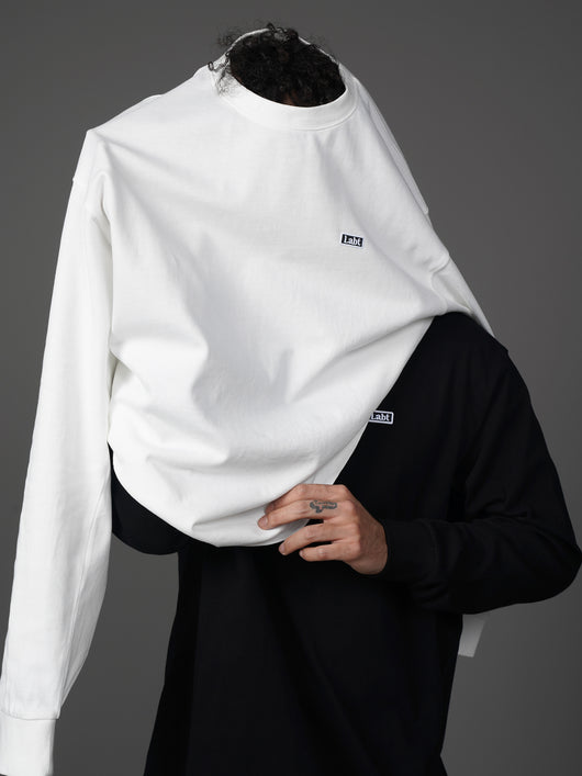 Camiseta Suelta de Cuello Redondo en Blanco y Negro - Image 8