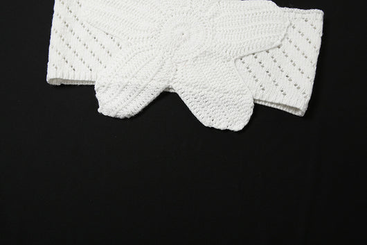 Camiseta Tejida con Escote Halter y Detalles Recortados en Encaje - Image 17