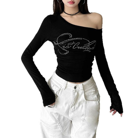Blusa Fuera del Hombro con Detalle de Letras y Escote Asimétrico - Image 4
