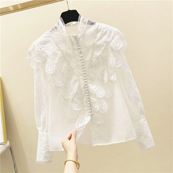 Blusa Blanca Elegante con Cuello Alzado, Encaje y Detalles Bordados