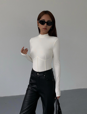 Polera Cuello Alto Negra de Punto para Mujer