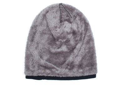 Gorro de Lana Tejido con Etiqueta Iron Label - Calidez y Estilo - Image 3