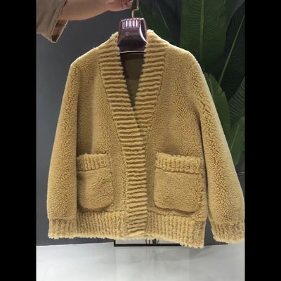 Abrigo de Pelaje Corto para Mujer - Elegancia y Calidez - Image 9