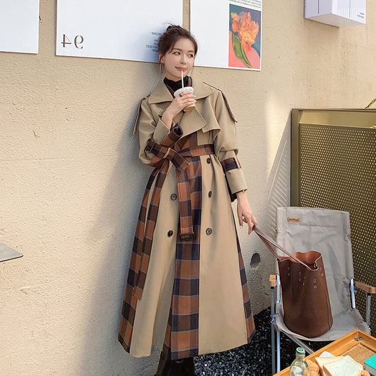 Cortavientos Khaki con Costuras a Cuadros para Mujer - Image 11