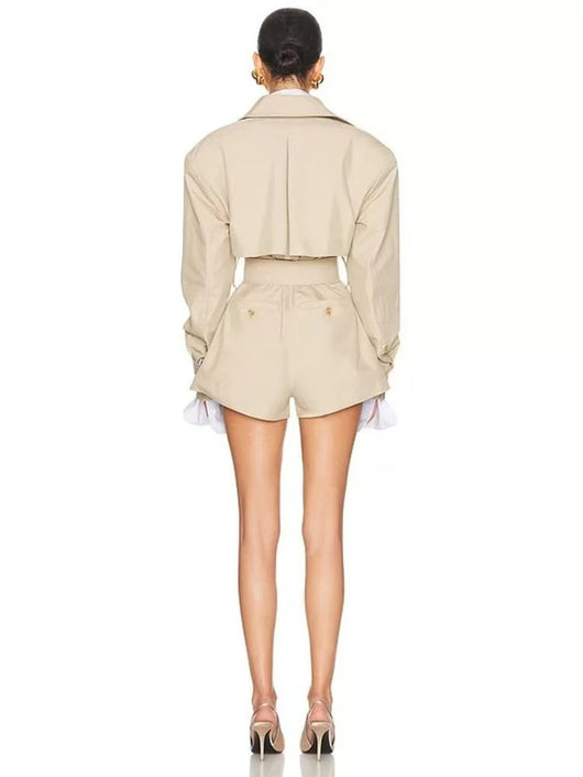 Short Estilo Trench Coat Clásico Británico Cintura Ajustada Caqui Claro - Image 13