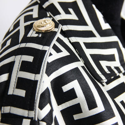 Gabardina Larga Negra Estampada - Image 3