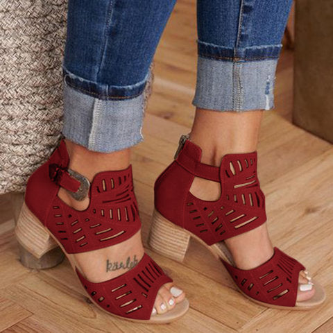 Sandalias de Tacón Tallado con Calados Decorativos - Image 7
