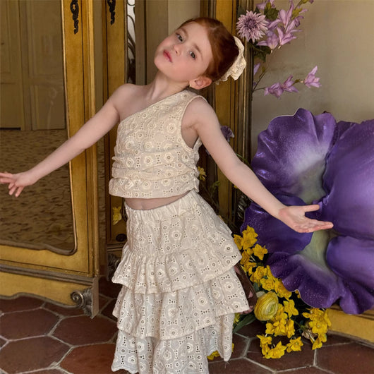 Vestido Pastel con Hombreras Oblicuas y Bordados de Verano - Image 3