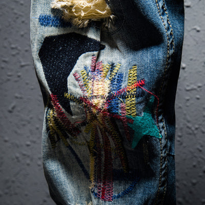 Jeans Azules con Parches Bordados Coloridos - Image 5
