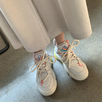 Tenis Plataforma Cuña para Mujer con Cordones y Detalles en Encaje - Image 8
