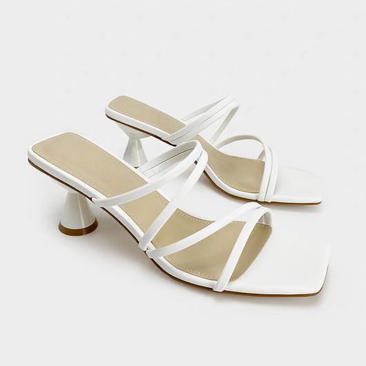 Sandalias Elegantes con Tacon Fino y Punta Cuadrada en Tonos Vino Tinto - Image 9