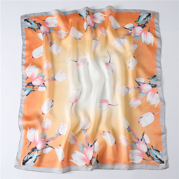 Pañuelo de Seda Floral Versátil para Cualquier Ocasión