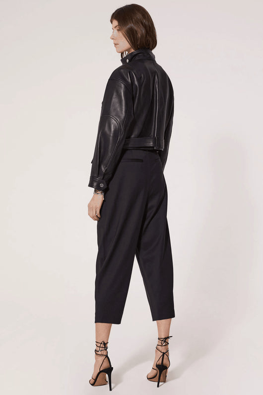 Chaqueta Vaquera con Cinturón de Cuero Suave y Lana Texturizada - Image 20