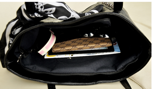 Bolso de Cuero PU con Calavera - Cartera Grande Impermeable para Mujer - Image 7