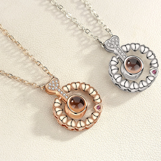 Collar de Proyección de Memoria "Te Amo" en 100 Idiomas