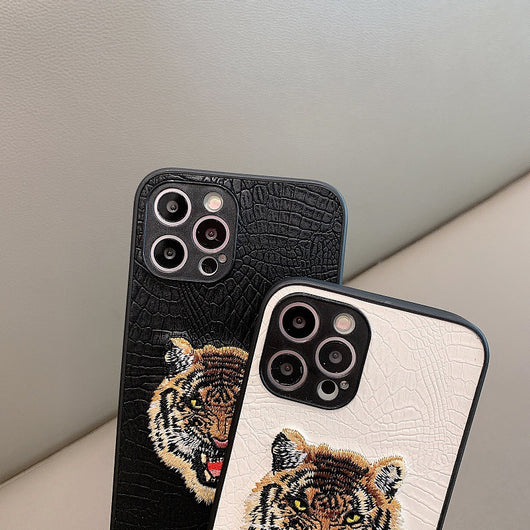 Funda para Teléfono de Cuero con Cabeza de Tigre Bordada - Image 14