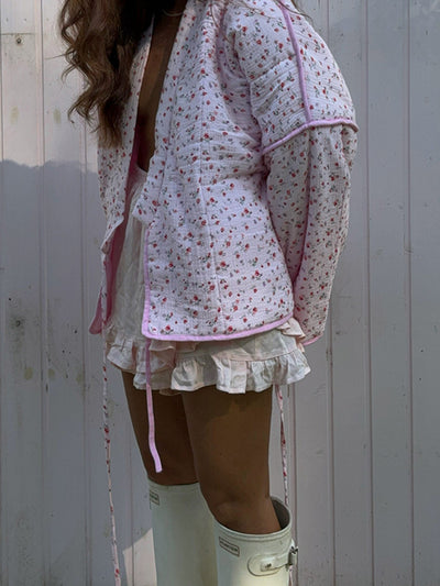 Abrigo Acolchado Floral Romántico con Cuello V y Mangas Acampanadas - Image 12