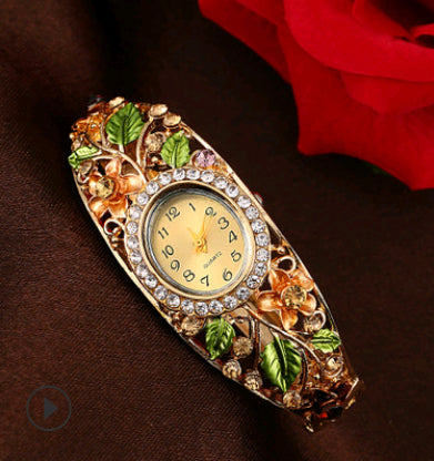 Reloj de Pulsera para Mujer con Diamantes y Diseño Artístico Étnico - Image 9