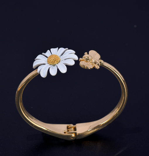 Aretes de Margarita Delicados - Conjunto de Joyería Floral - Image 12